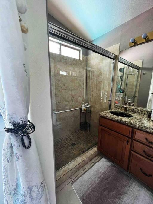 Amazing Heated Pool And Private Hot Tub 3Br In Heart Of Lv Villa Las Vegas Exterior photo